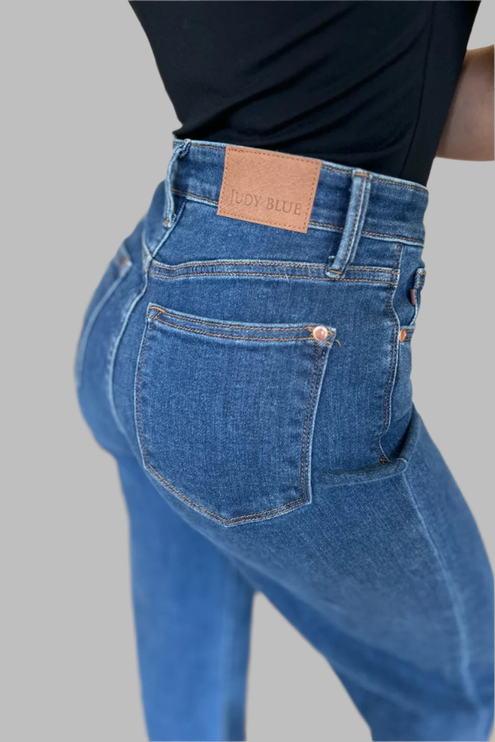 90663180-88a1-4de7-8d93-56443bdb71d6-Max