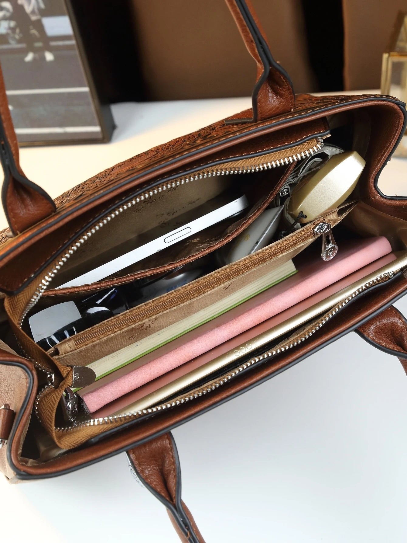 New Retro Fashion Handbag Women's Shoulder Crossbody Bag with Embossed Worn Finish